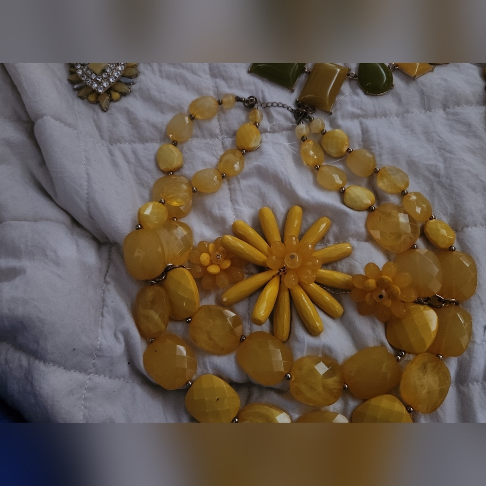 Costume Jewelry Lot - Picture 5 of 8